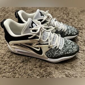 Nike Black and White Patterned Sneakers